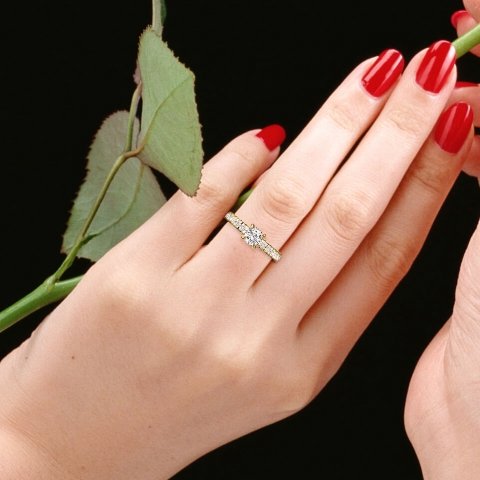 round diamond ring with diamonds around it diamond around the ring